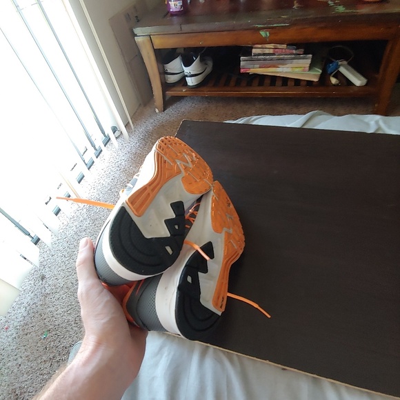 Size 7 in a half female nike Air - Picture 3 of 3